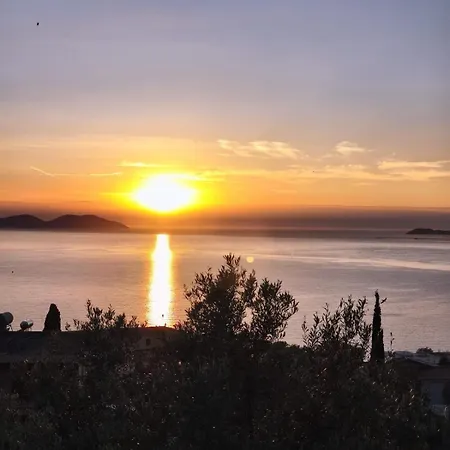 Abor Sunset House *